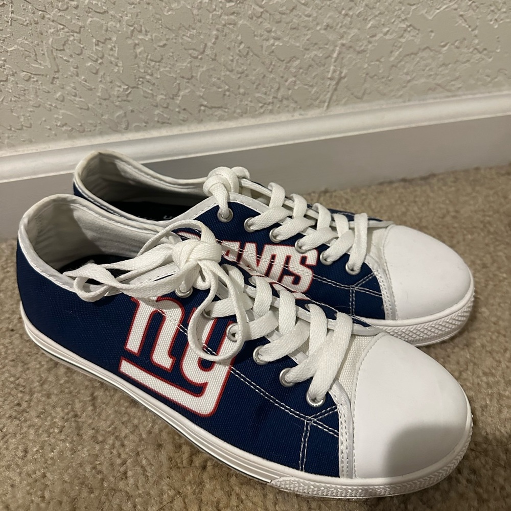 Women’s NY GIANTS SNEAKER, worn once, great condition, size 8